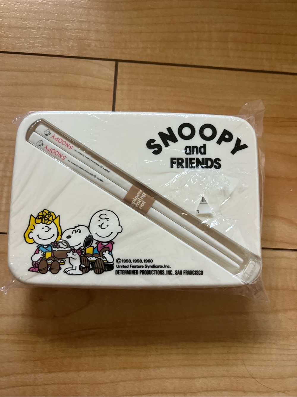 SNOOPY and Friends White Character Lunch Box with Matching Chopsticks